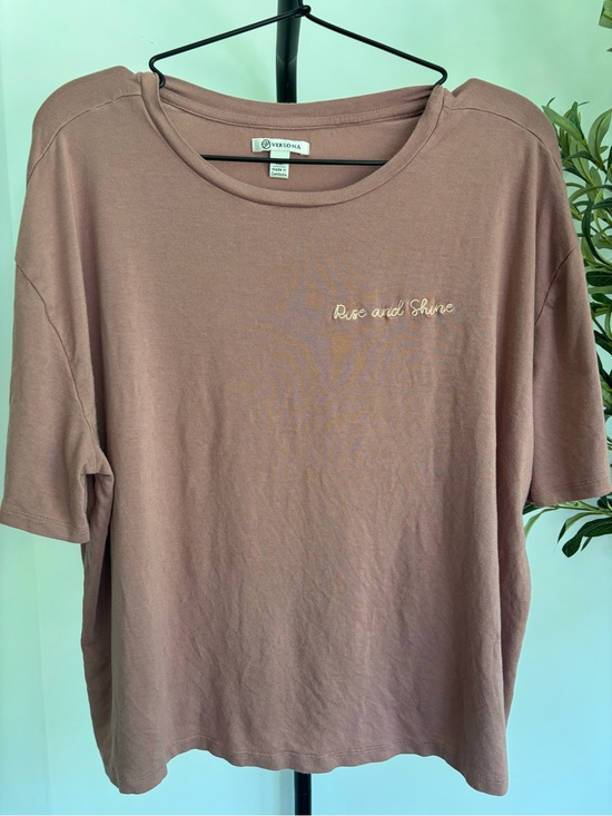 Versona Tops - • “Rise & Shine” Tee •